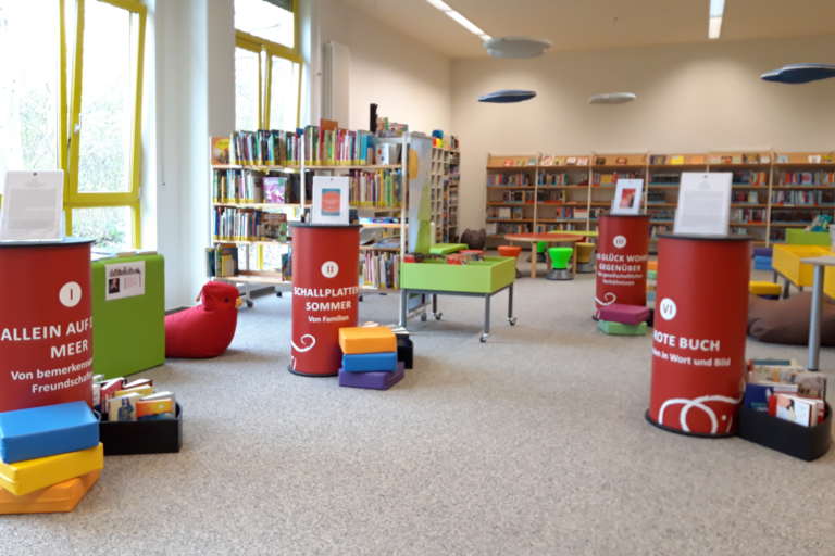 "Der Rote Elefant 40" - Stadtteilbibliothek Altglienecke